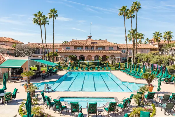 Harris Ranch Hotel exterior and entrance