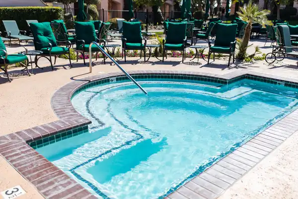 Harris Ranch Hotel outdoor jacuzzi